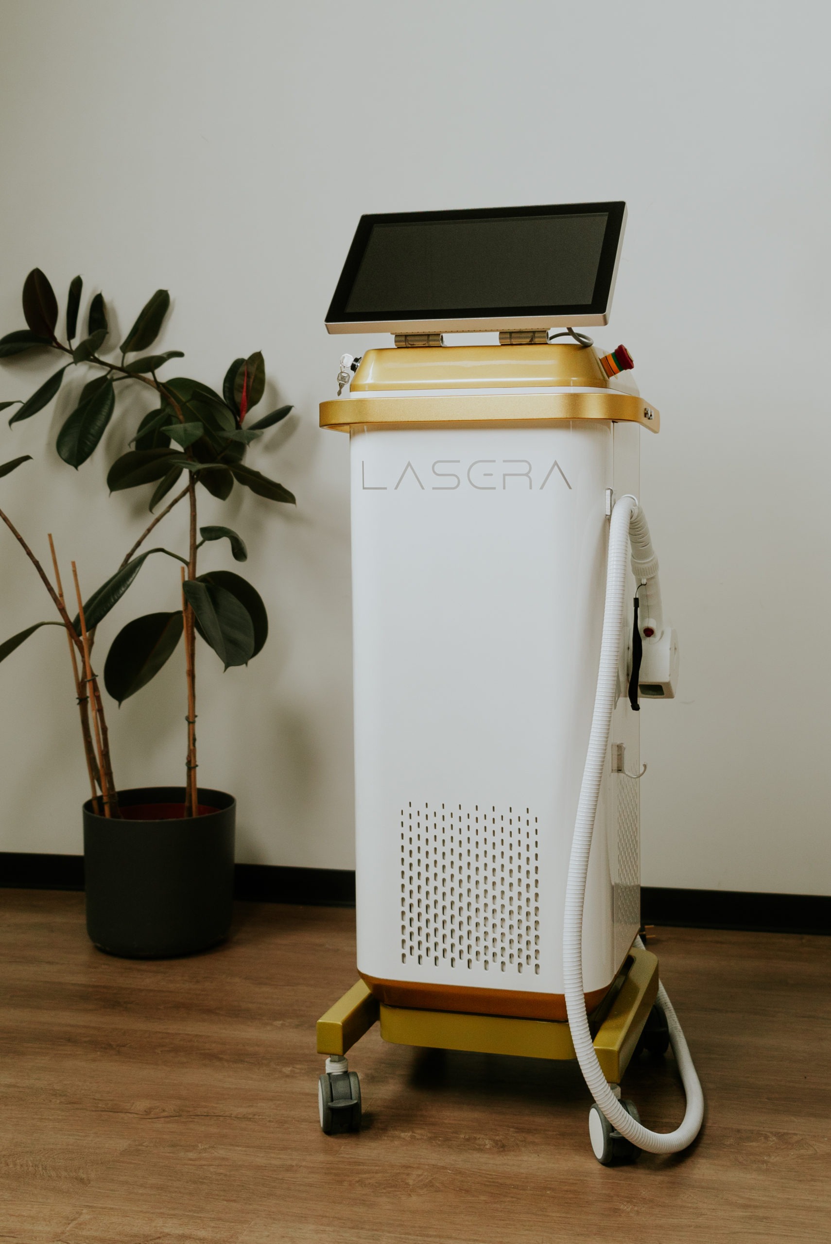 Maquillage permanent des yeux à Orange - Lash Liner fin Maud Academy - Séverine